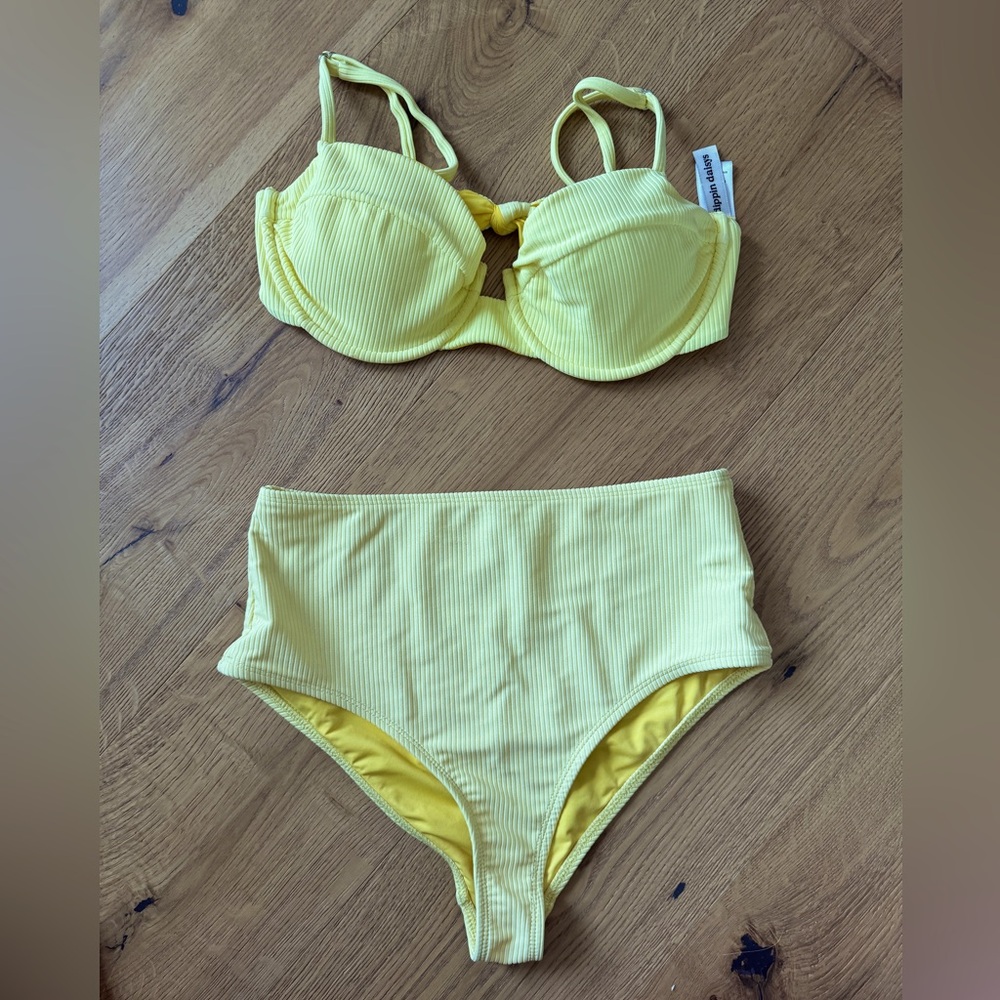 Dippin’ Daisy lemon color set. New top and bottom only worn once.